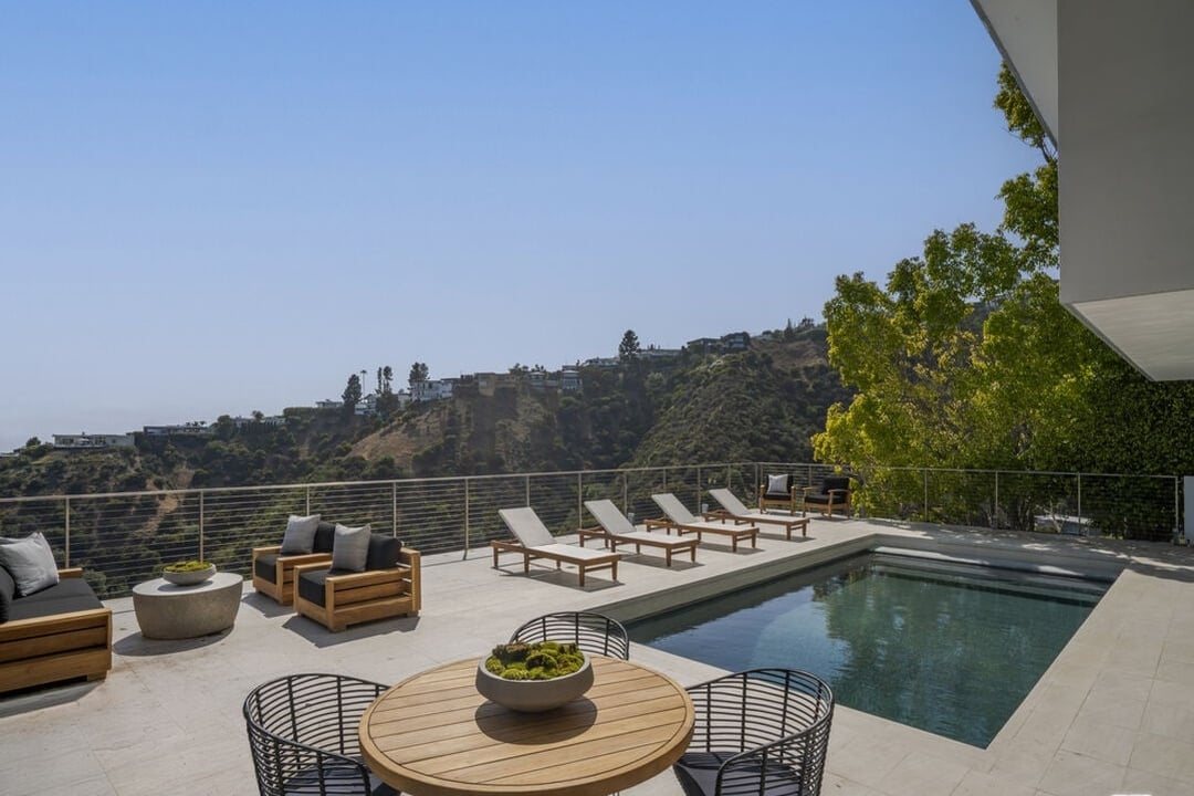 Nova Estate, Sunset Plaza Dr, 90069