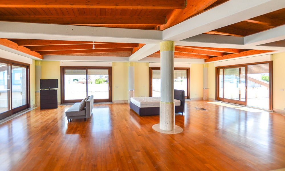 Perfect Penthouse with Panoramic Beachfront Views