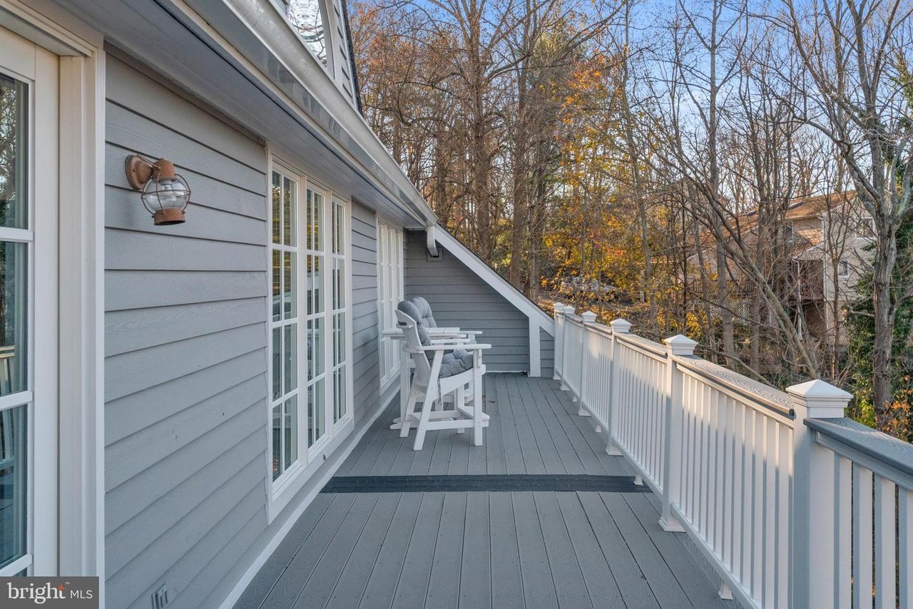 302 Holly Rd