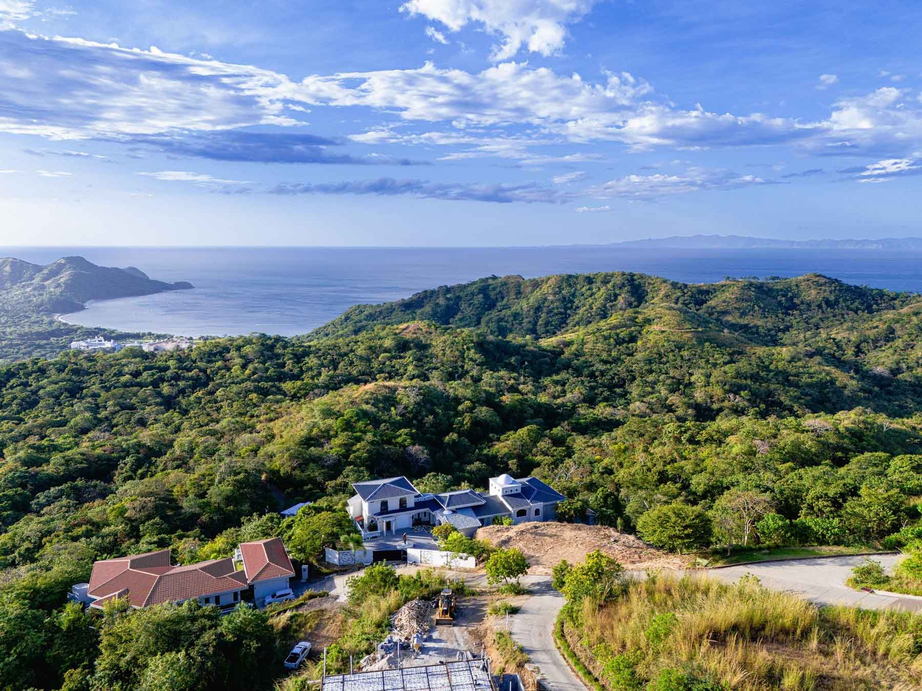 Casa Vista de Paraíso | Panoramic Ocean & Volcano Views in Exclusive Lomas del Mar