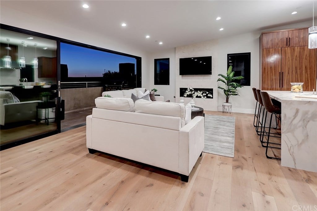 1705 Bayview Dr