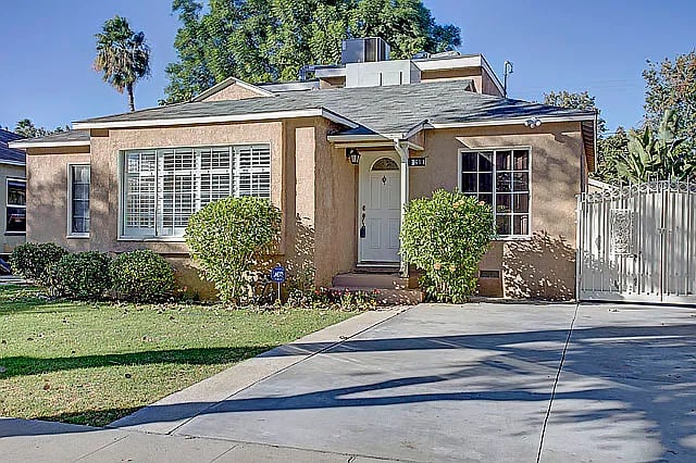 17611 Victory Blvd