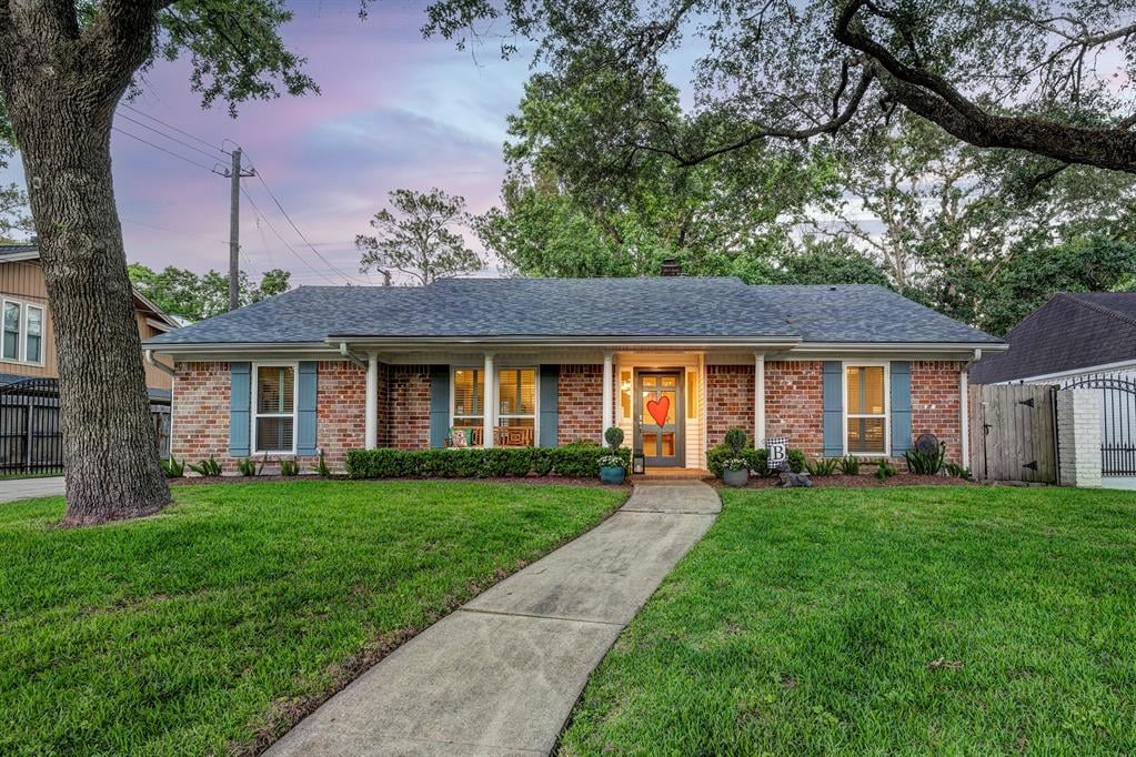 1507 Briarpark Dr
