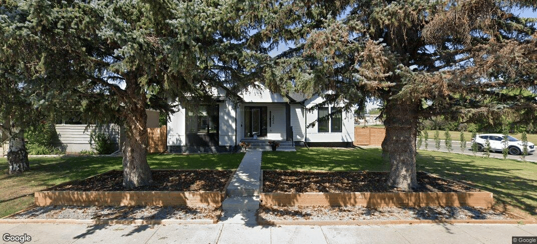 3004 Hampton Cres SW