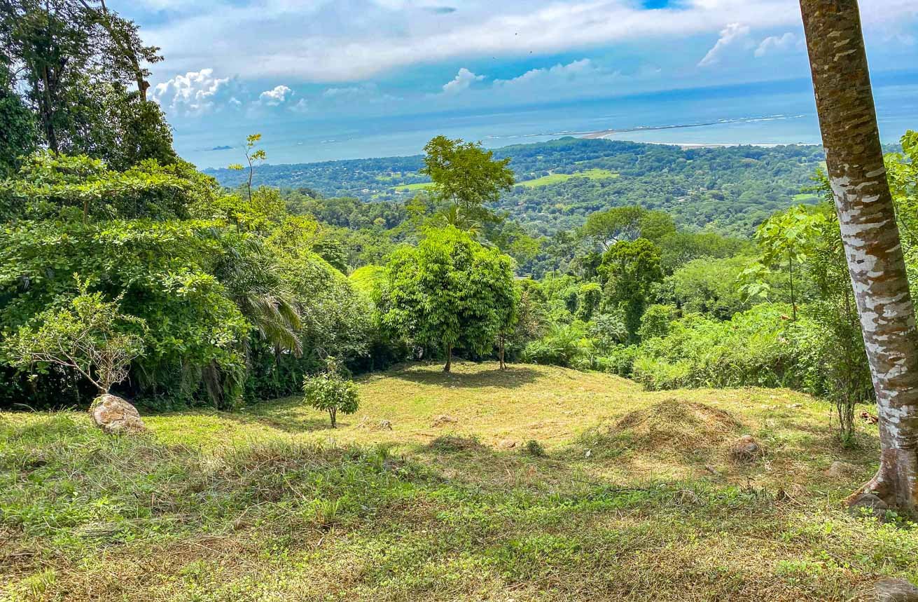 Large Uvita Lot With Whale’s Tail Ocean Views, Sunsets & Legal Water – Ready to Build!