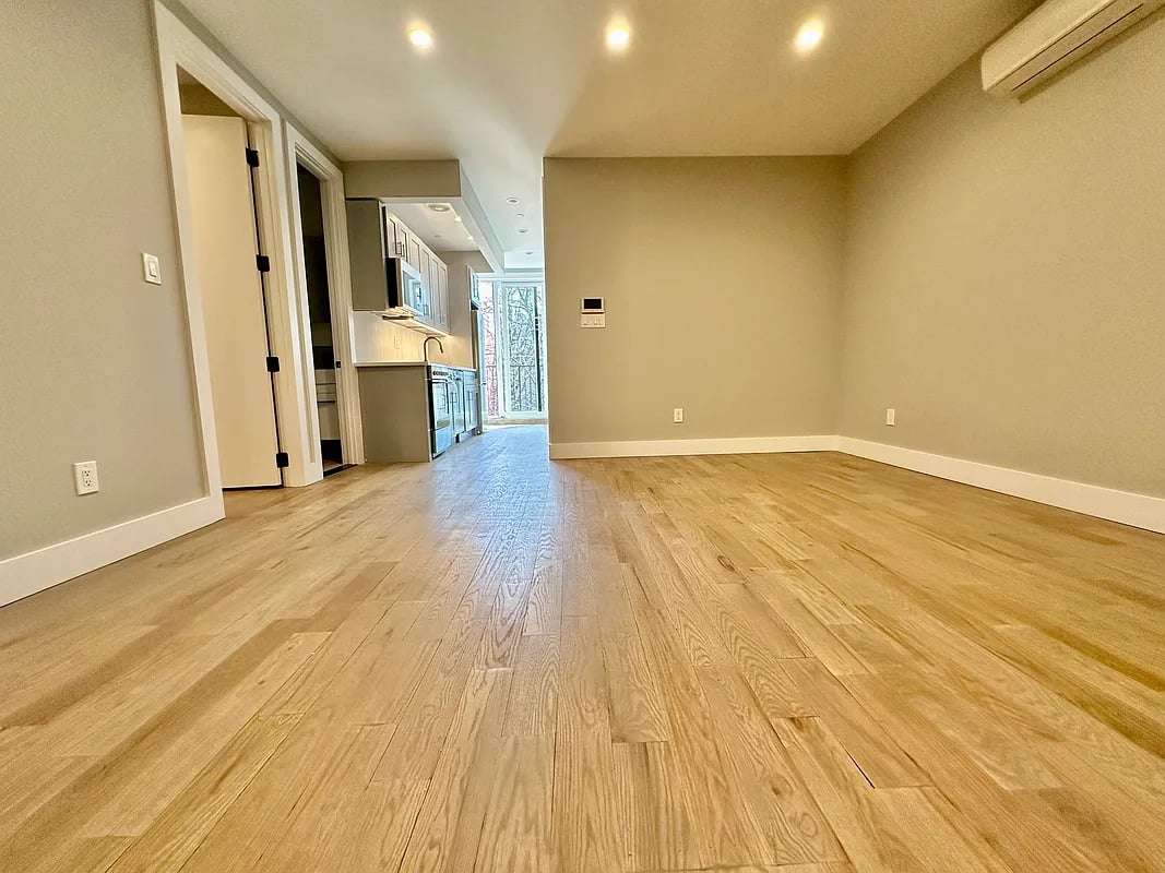 254 Melrose St 4B