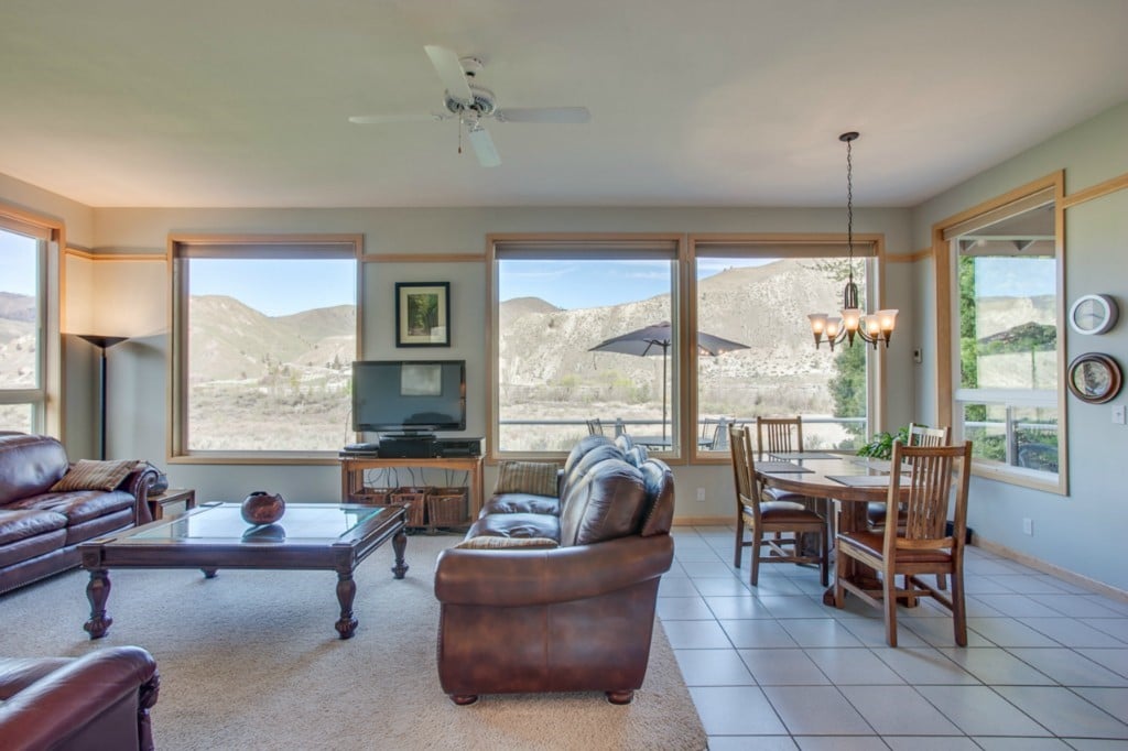 325 Lake Front Rd