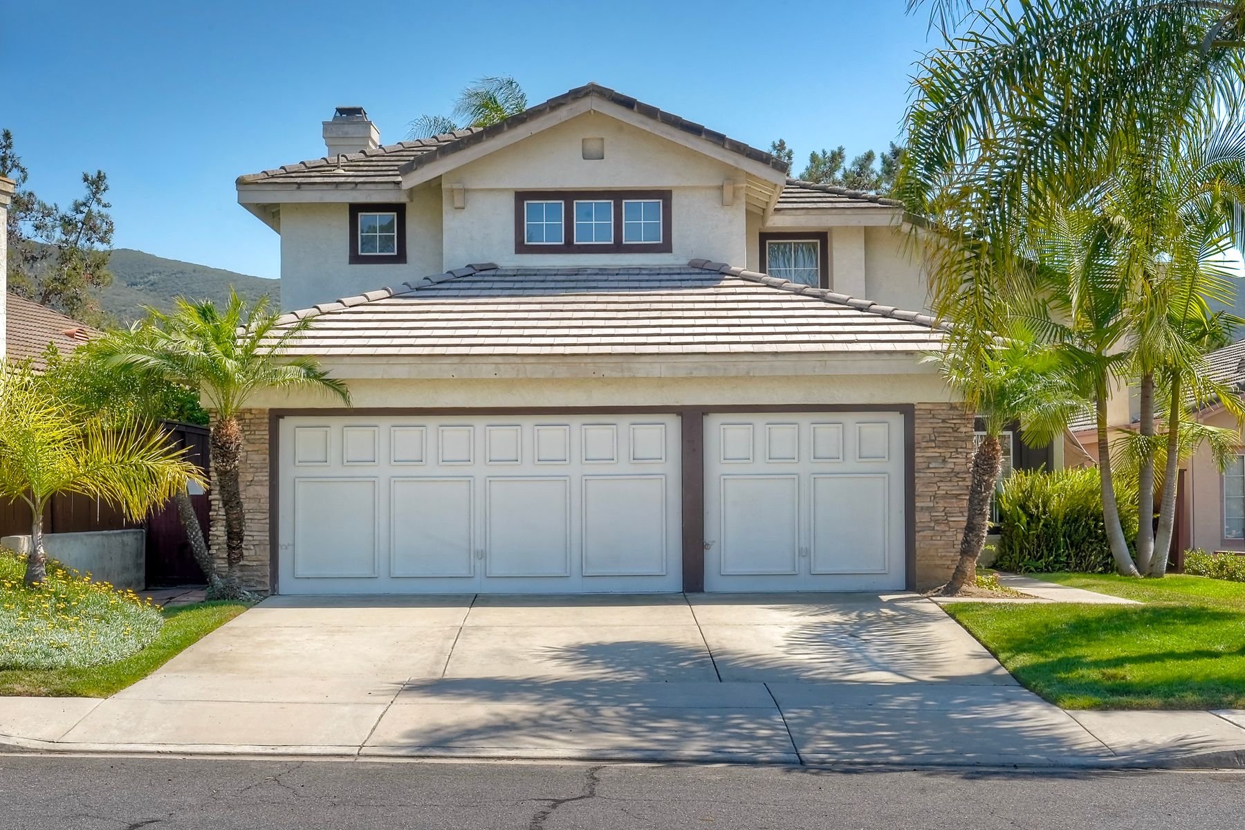 1025 Honeysuckle Dr