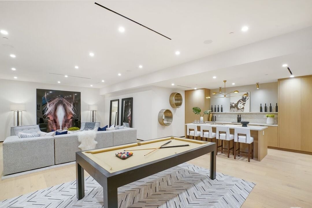 Windmere Crest, Dorrington Ave, 90048