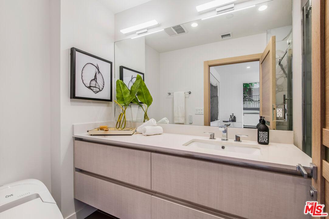 1367 N Alta Vista Unit: 301