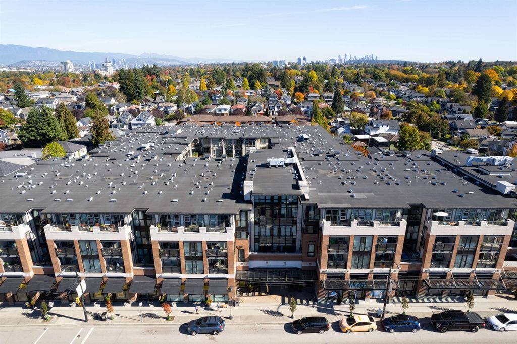 4550 Fraser St, #206