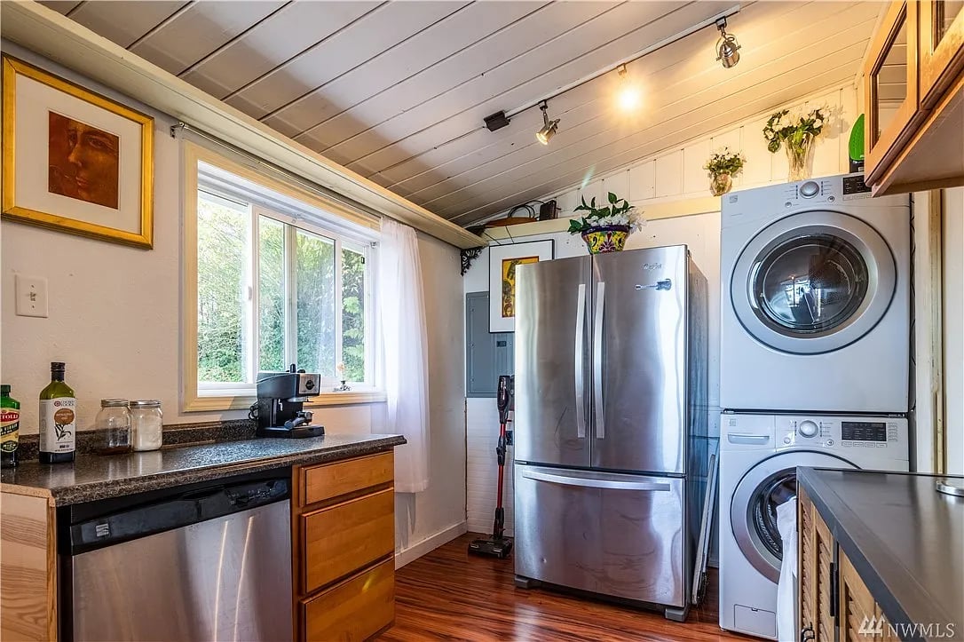 1389 SE Camano Dr