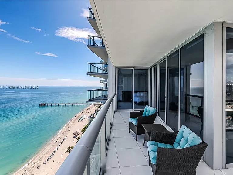 17001 Collins Ave # 2508