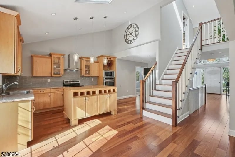 6 W View Dr