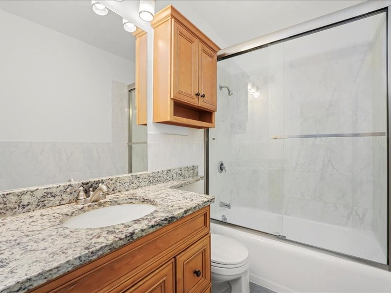 3600 N Lake Shore Dr #207, Chicago, IL 60613