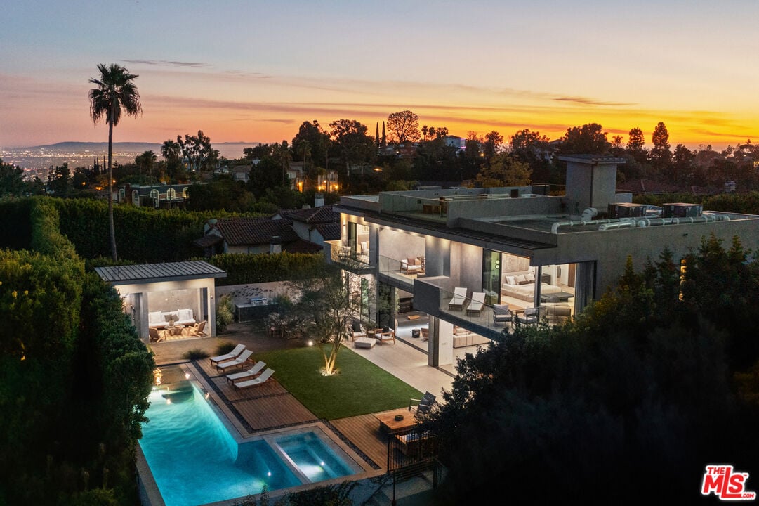 Aria Vista, Stradella Rd, 90077