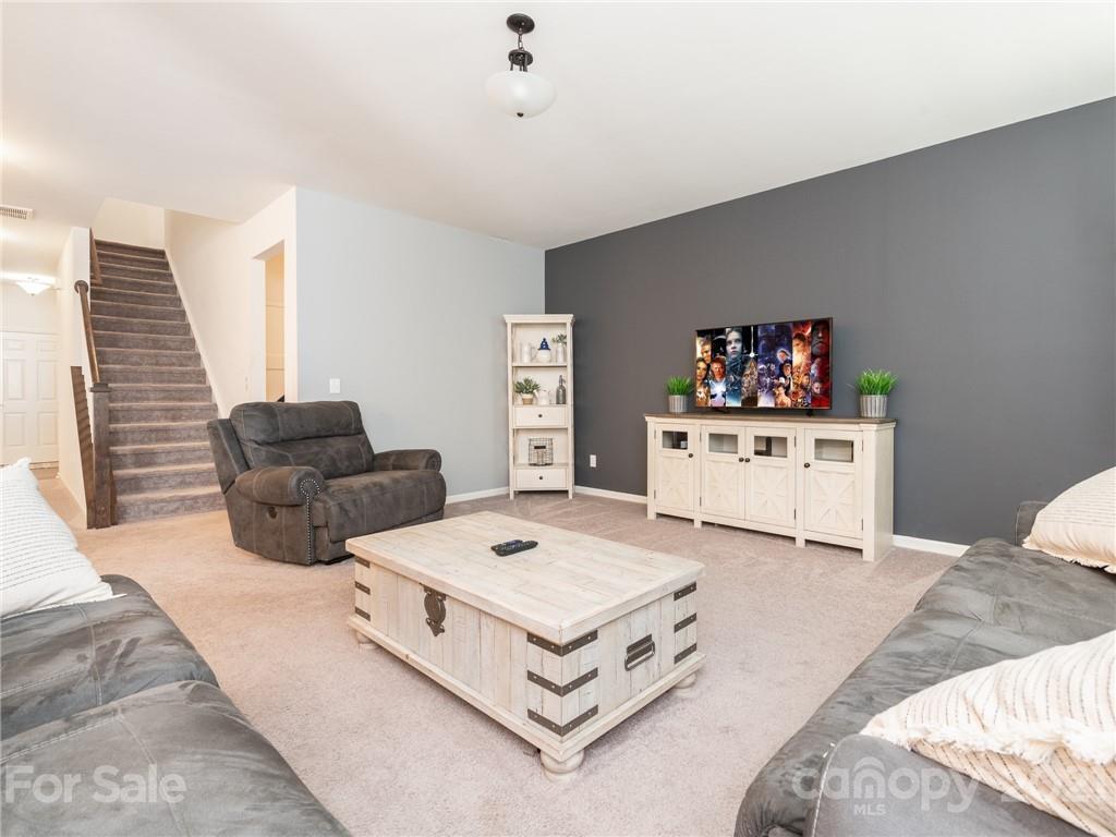 1817 Tendril Ave