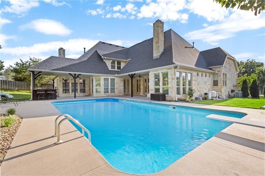 3275 Thornbury Dr