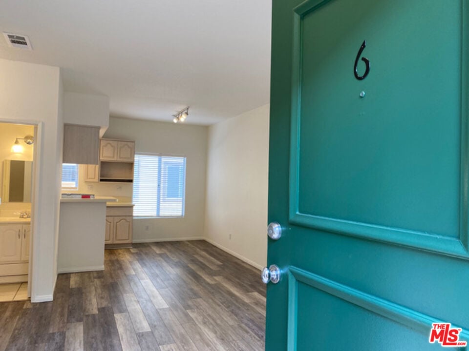 227 S Catalina Ave #6