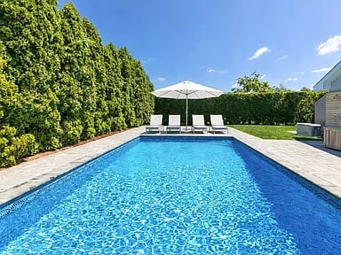 26 Meadowgrass Ln