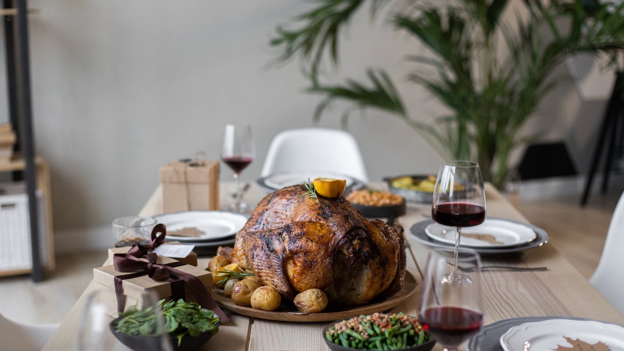 Holiday Hosting Made Easy: Tips for a Stress-Free Thanksgiving