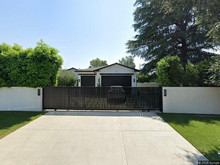 13747 Magnolia Blvd