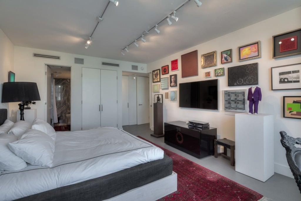 Contemporary-Stunner 2 Bedroom Southeast Corner Just Listed at Belle Plaza!