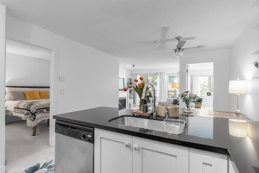 4550 Fraser St, #206
