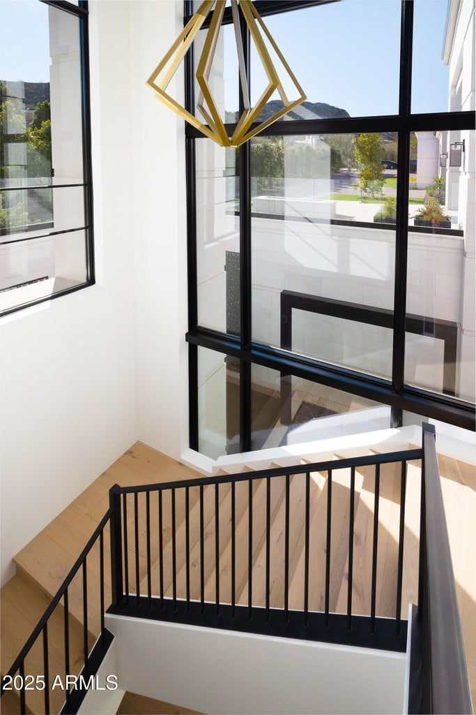 6512 E HUMMINGBIRD Ln