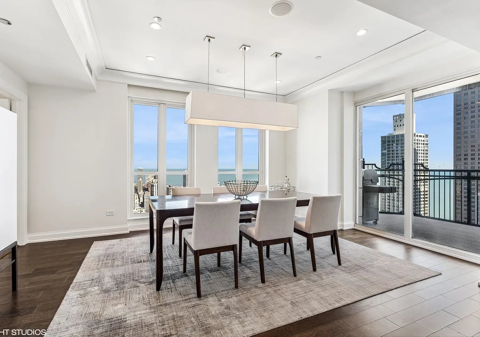 11 E Walton St APT 4202