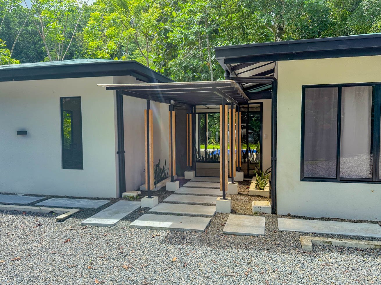 Rainforest Home with River, Jungle Trails & Pool in Ojochal