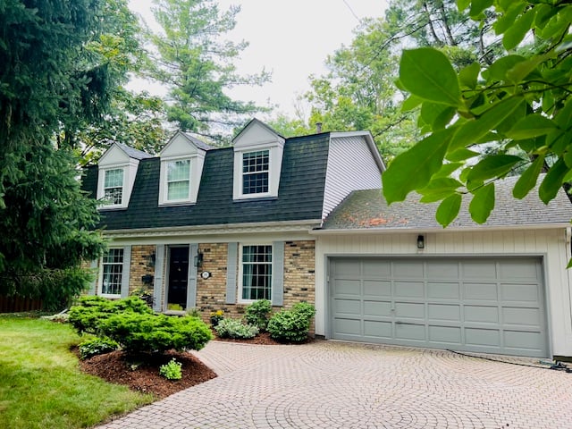 206 Rossmore Boulevard, Burlington