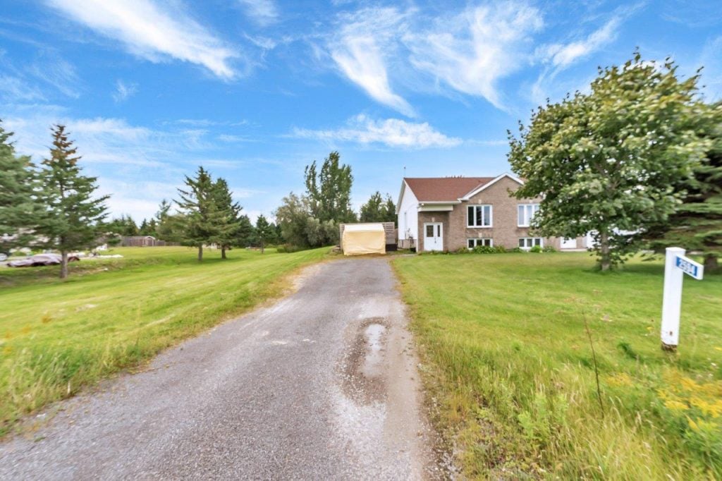 2594 St Pascal Rd