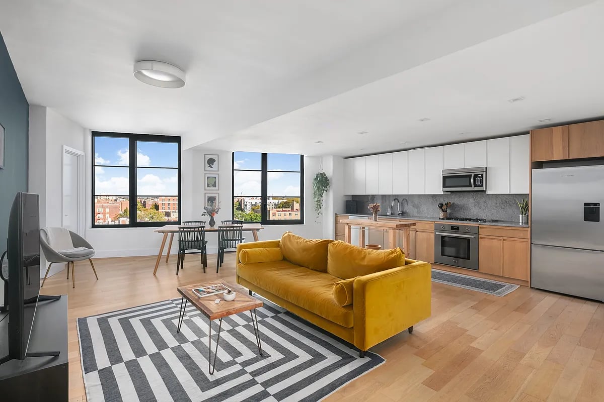 264 Webster Ave, #811