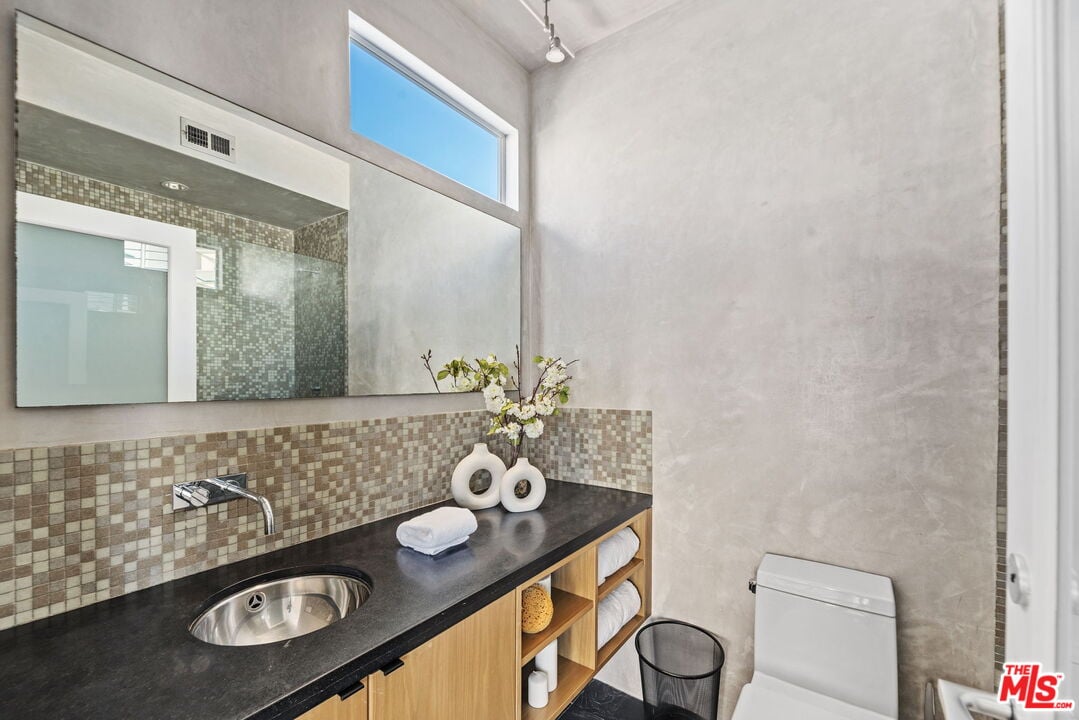 2115 3rd St, Unit 203