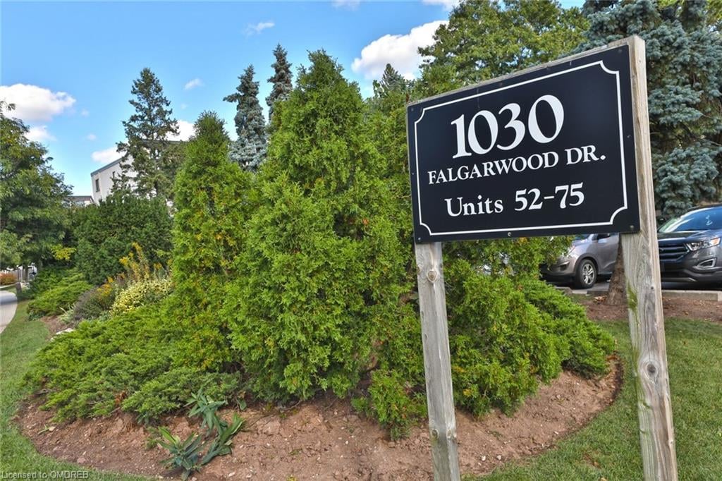 Falgarwood Drive Townhomes: 1008, 1016, 1030, 1058, 1066 Falgarwood Drive, Oakville, ON