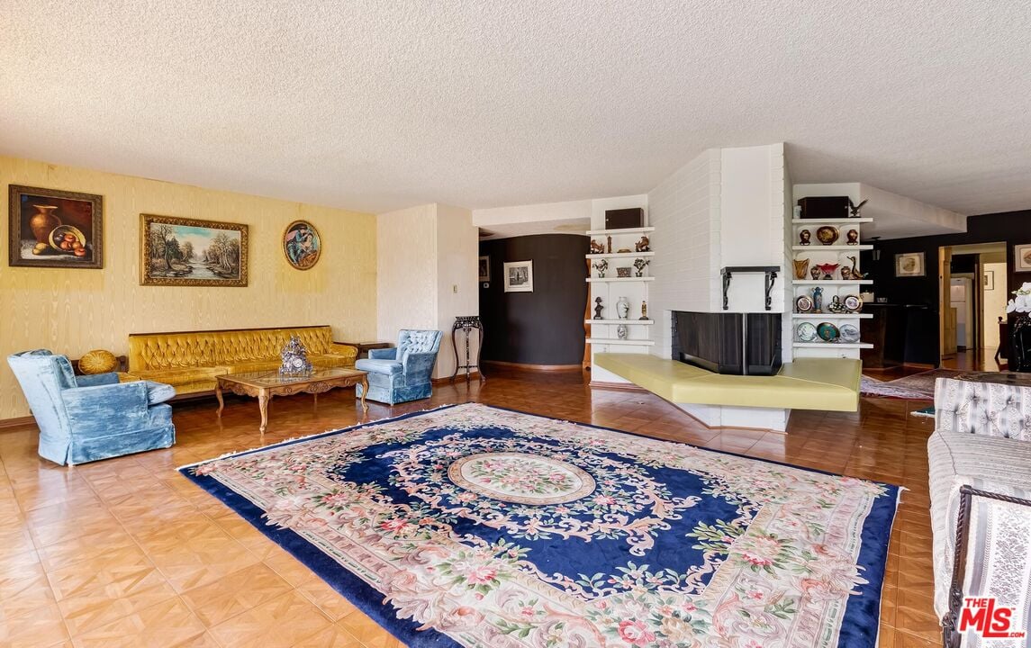 2296 Betty Ln