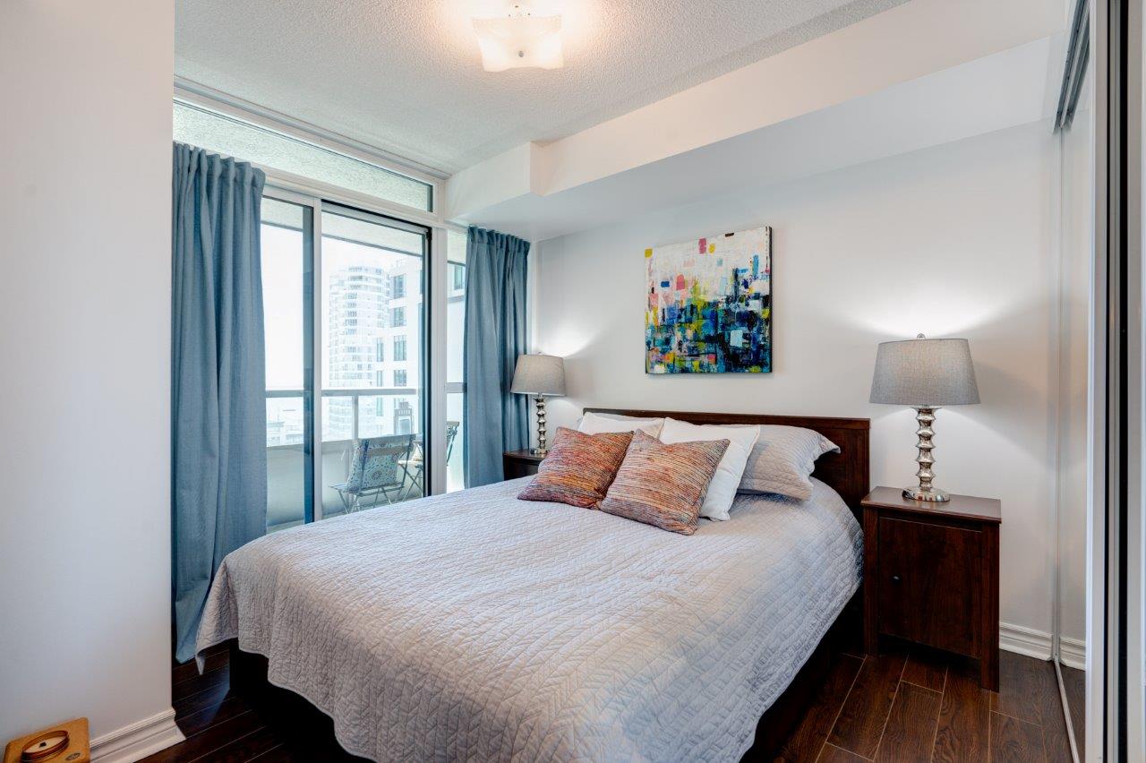 19 Grand Trunk Cres, #1201