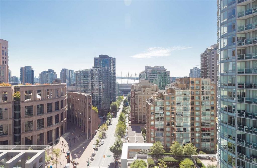 480 Robson St, #1405