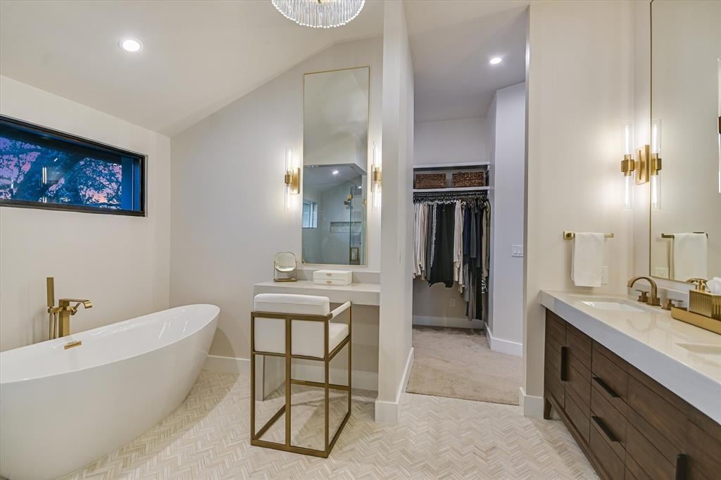 6204 Lost Horizon Drive