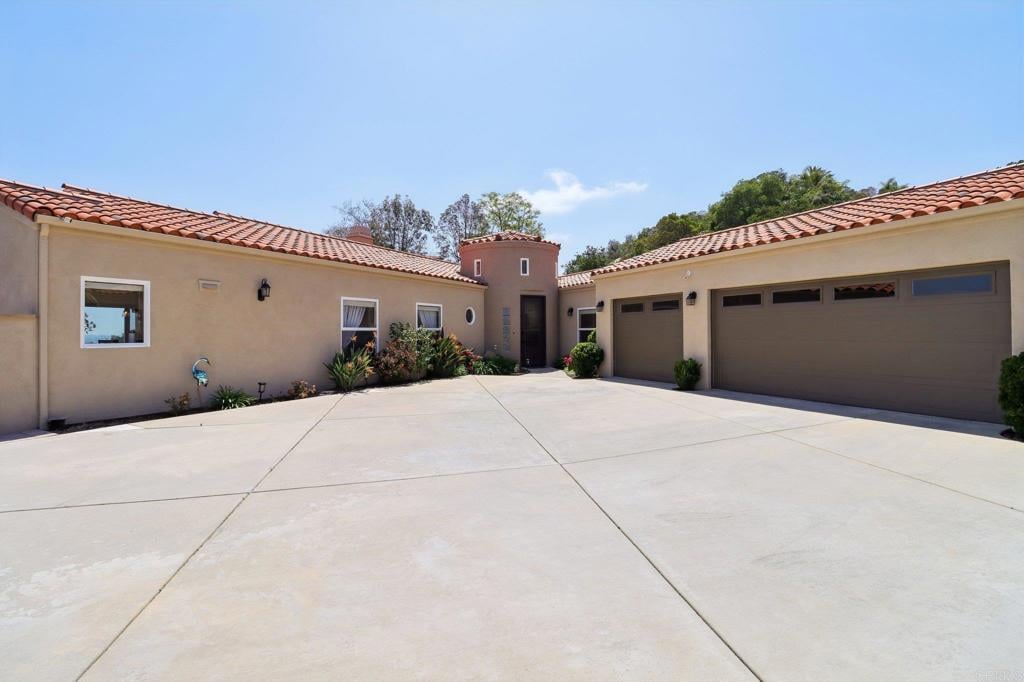 944 Rainbow Crest Rd