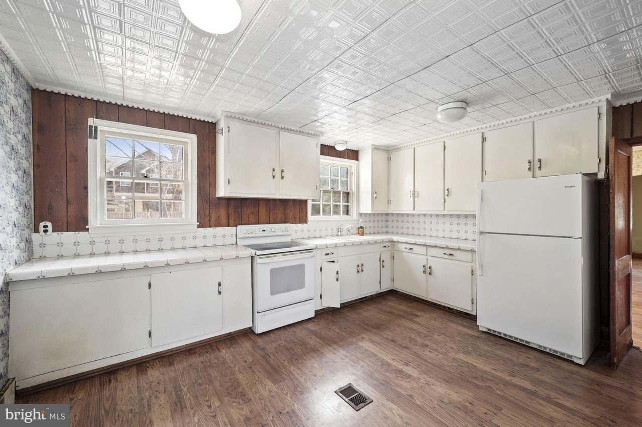 144 Archwood Ave
