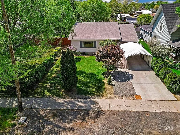 706 Yakima Ave