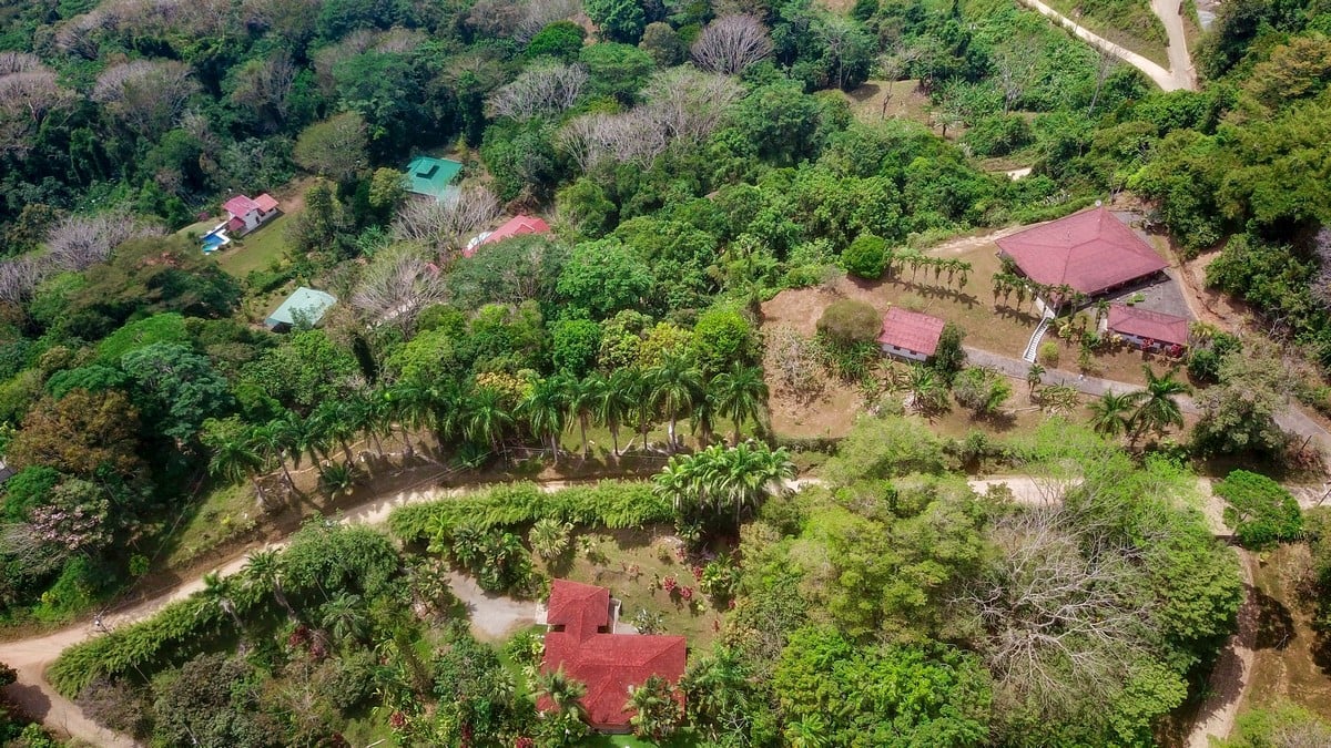 3.64 ACRES – 3 Bedroom Home With Expansive Ocean Views, Multiple Areas to Build, Public Road With Commercial Potential, 10min to the Beach!!