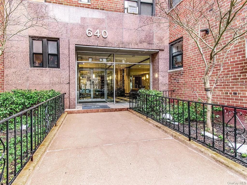 640 W 239th St, Apt 2A