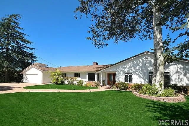 23 Caballeros Rd