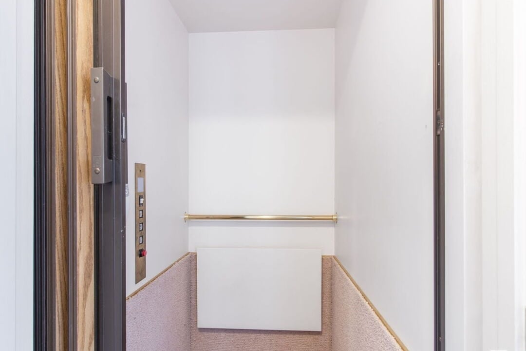 905 Berkeley St, 90403