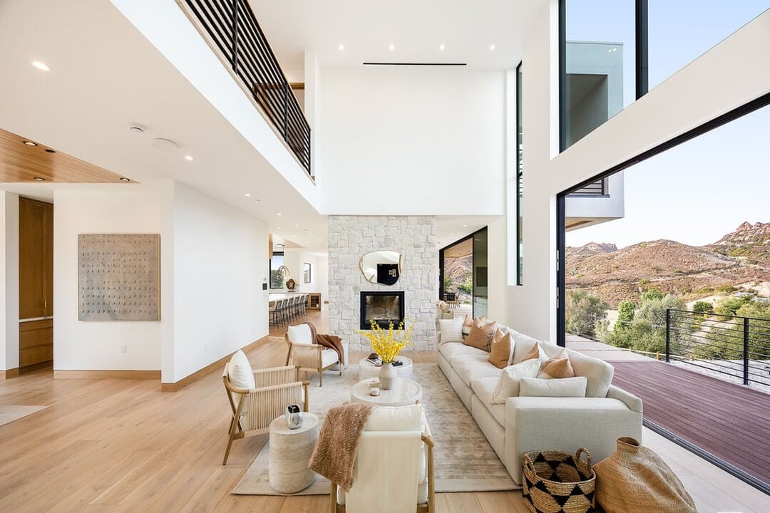 Mulholland Hwy, 90265