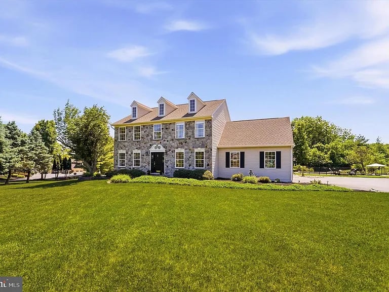 205 Maplewood Dr