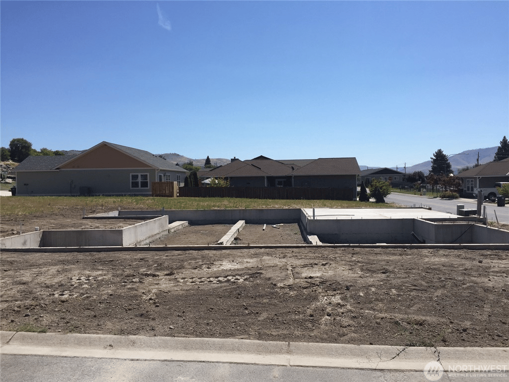 106 Village Dr